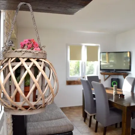 Spacious Robinson House Paloma Blanca, Sleeps 8 아파트 Dobropoljana