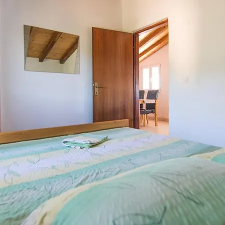 Apartamento Spacious Robinson House Paloma Blanca, Sleeps 8 Dobropoljana