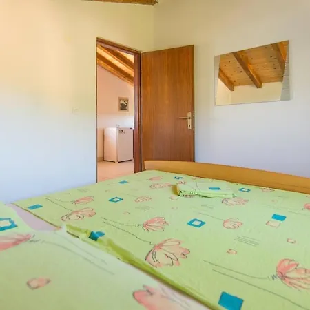Spacious Robinson House Paloma Blanca, Sleeps 8 Apartamento Dobropoljana