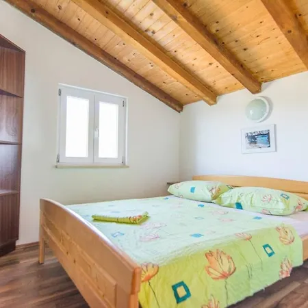 Spacious Robinson House Paloma Blanca, Sleeps 8 Apartamento Dobropoljana