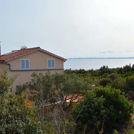 Spacious Robinson House Paloma Blanca, Sleeps 8 Dobropoljana
